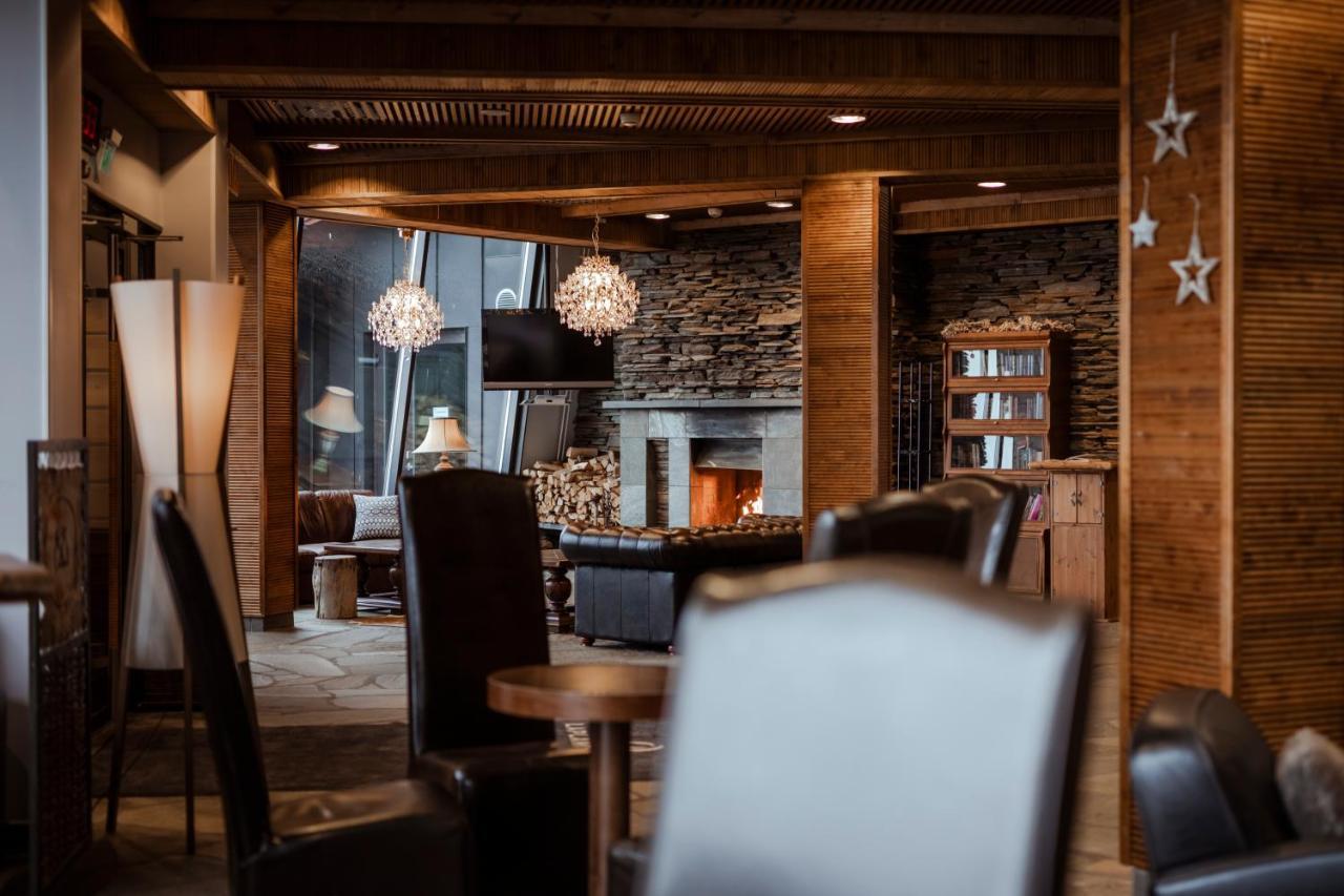 Lapland Hotels Saaga อุลลาสยาร์วิ ภายนอก รูปภาพ